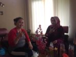 Hemat pengeluaran Rumah tangga Caleg ini ajarkan makeup secara gratis
