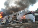 Di Duga Ledakan Tabung Gas, Dua Rumah Dan Satu Kios Hangus Dilalap Api