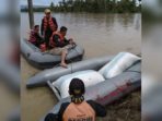 Banjir, BPBD Soppeng Bantu Evakuasi Puluhan Karung Gabah Petani