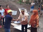 Staf Sekretariat DPRD Soppeng Salurkan Bantuan untuk Korban Puting Beliung