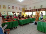 SDN 165 Asanae Terima Buku Tulis dari Save the Children dan PATBM 