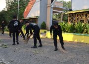 Rutan Watansoppeng Bersihkan Taman Makam Pahlawan