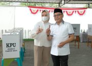 Bersama Istri, Supriansa Penuhi Kewajiban Demokrasi Pilih di TPS 012 
