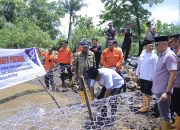 Cegah Bencana, Kalaksa BPBD Dampingi Pj Bupati Takalar Letakkan Batu Pertama Pembangunan Bronjong