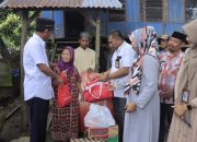Pj Bupati Takalar Serahkan Bantuan Lansia di Lingkungan Tala Kelurahan Sombalabella