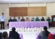 Jelang Idul Fitri, Masyarakat Miskin Ekstrem Dapat Sembako dari Pj Bupati dan Pj Ketua PKK