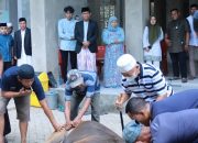 Pj Bupati Takalar Serahkan Hewan Kurban ke Panitia Qurban Masjid Nurul Falah