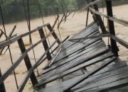 Jembatan Gantung Penghubung Tiga Desa di Soppeng Ambruk Warga Kehilangan Akses Vital