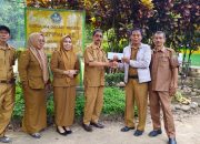 Dinas Pendidikan Soppeng Salurkan Bantuan untuk Pembuatan Rakit SDN 271 Palla E