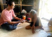 Dosen UNM Salurkan Bantuan kepada Wanita Sebatang Kara di Soppeng
