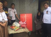 Pemkab Takalar Serahkan Bantuan untuk Nenek Bollo yang Hidup Sebatang Kara