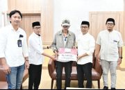 Bupati dan Wabup Soppeng Serahkan Bantuan untuk Korban Longsor