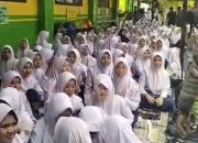 Dandim 1423/Soppeng Serahkan Makanan Bergizi Gratis untuk 613 Siswa SMPN 1 Watansoppeng