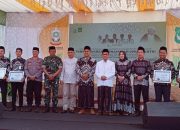Tujuh Guru Ponpes Yasrib Terima Penghargaan Umroh