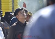 Ketua DPRD Soppeng Respon Demo dengan Sikap Tenang dan Tampak Berdoa
