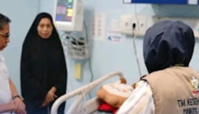 Wabup Soppeng Besuk JCH di RS Wahidin