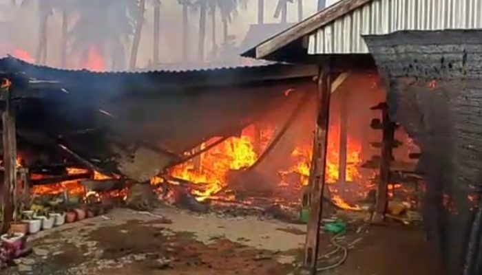 Kebakaran di Soppeng 3 Rumah dan Pabrik Beras ikut Terbakar