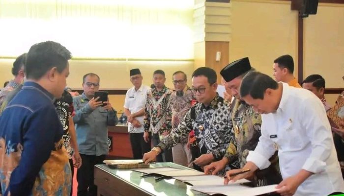 Bupati Soppeng Teken Komitmen Pengelolaan Sampah, Dukung Target Nasional 2029