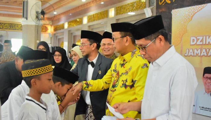 Bupati Soppeng Santuni 150 Santri dan Anak Yatim
