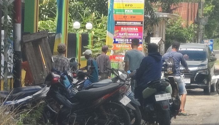 Tak Bawa Kartu Sampah, Bantuan Ditahan di Desa Marioritengnga