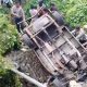 Hindari Lubang, Pete-Pete Berisi Pelajar Nyemplung ke Sungai