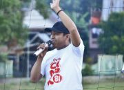 Lambaikan Tangan Kades Congko Sampaikan Cinta untuk “Anak-anaknya” di Senja Hari