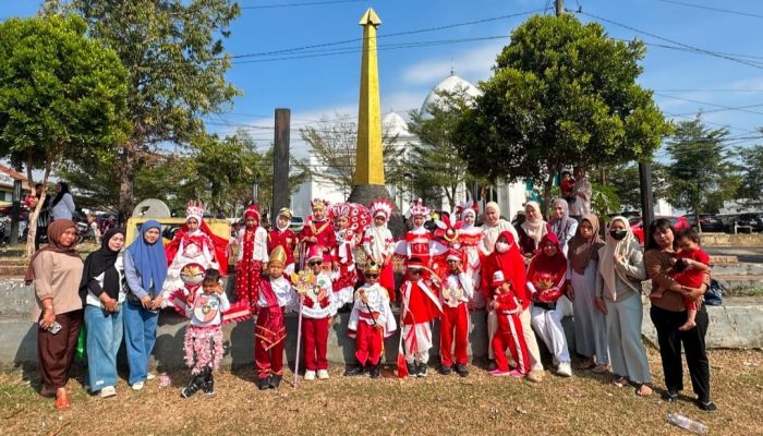 Meriahkan HUT RI ke-81 Siswa SDN 193 Tettikenrarae Unjuk Gaya di Karnaval Merah Putih