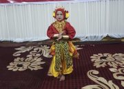 Fatimah Azzahrah Putri H. Kusman Aras Tampil Menawan Persembahkan Tari Maddende