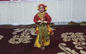 Fatimah Azzahrah Putri H. Kusman Aras Tampil Menawan Persembahkan Tari Maddende