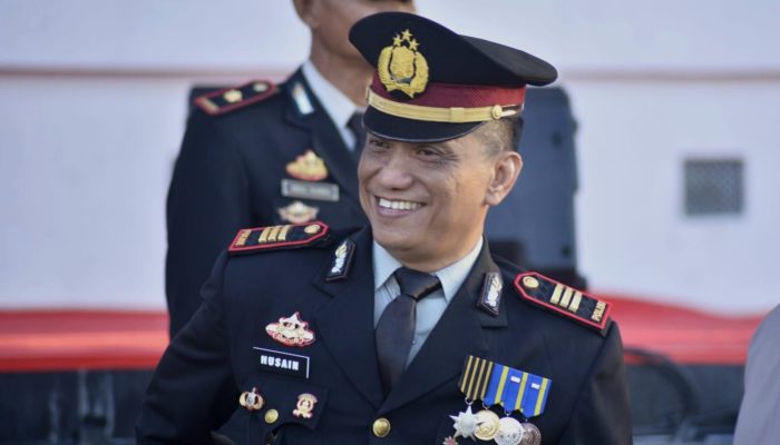 Kasubbag Humas Polres Soppeng Asyik Bergoyang di Penurunan Bendera HUT RI ke-81