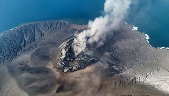 Gunung Anak Krakatau Erupsi Empat Bandara Ditutup