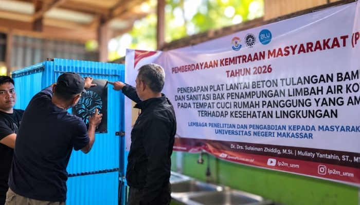PKM UNM Sentuh Sanitasi Warga Soppeng Fasilitas Cuci Rumah Panggung Kini Lebih Aman