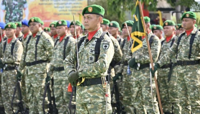 Mayor Inf Irfan Nasir Tampil di Garda Depan Pimpin Upacara HUT ke-81 TNI