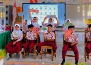 SD 165 Asanae Optimalkan Papan Interaktif Digital Siswa Antusias Belajar 