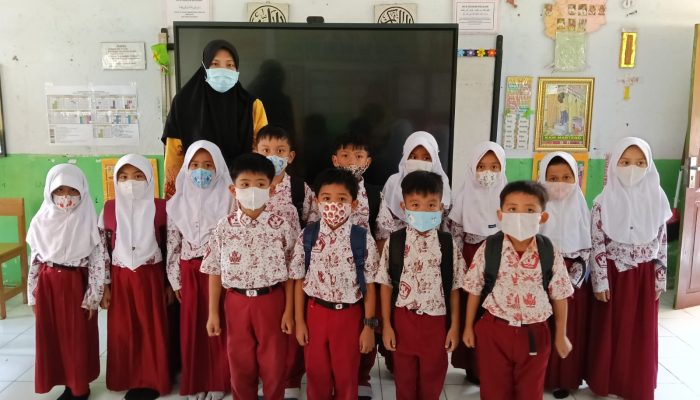 Kabut Asap Karhutla Ganggu Kualitas Udara Soppeng Kepsek SDN 165 Asanae Imbau Siswa Pakai Masker